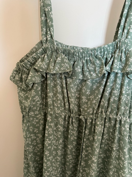 Tullabee Dresses & Skirts - Tullabee WORN ONCE Floral Sage Green Ruffle Dress